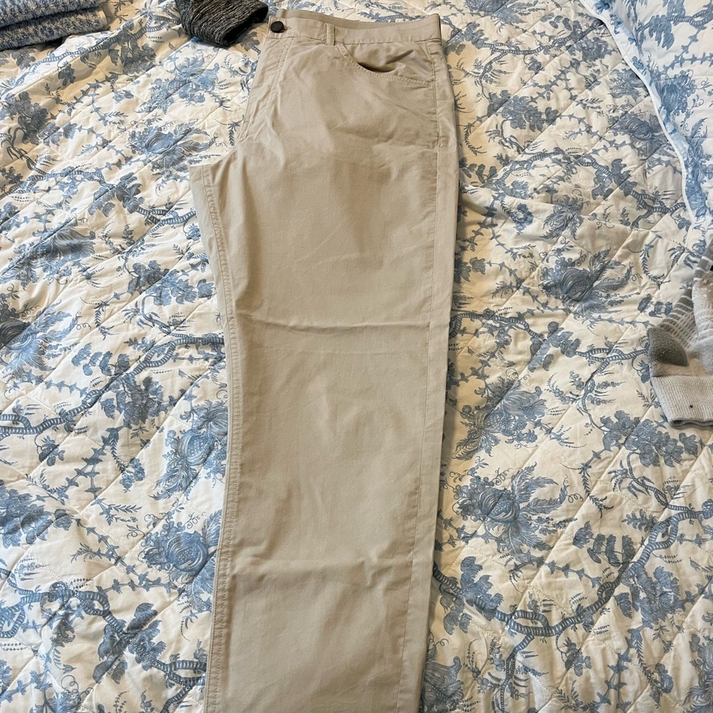 Faherty Movement 5-pocket pant size 34